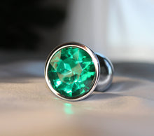 Load image into Gallery viewer, Small Emerald Butt Plug.